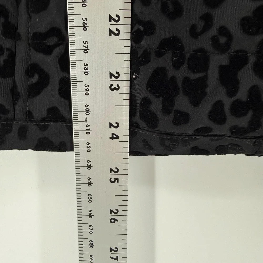 Chicos Women's Leopard Print Black Velvet Quilted Zip Front‎ Jacket Size 1 (M)